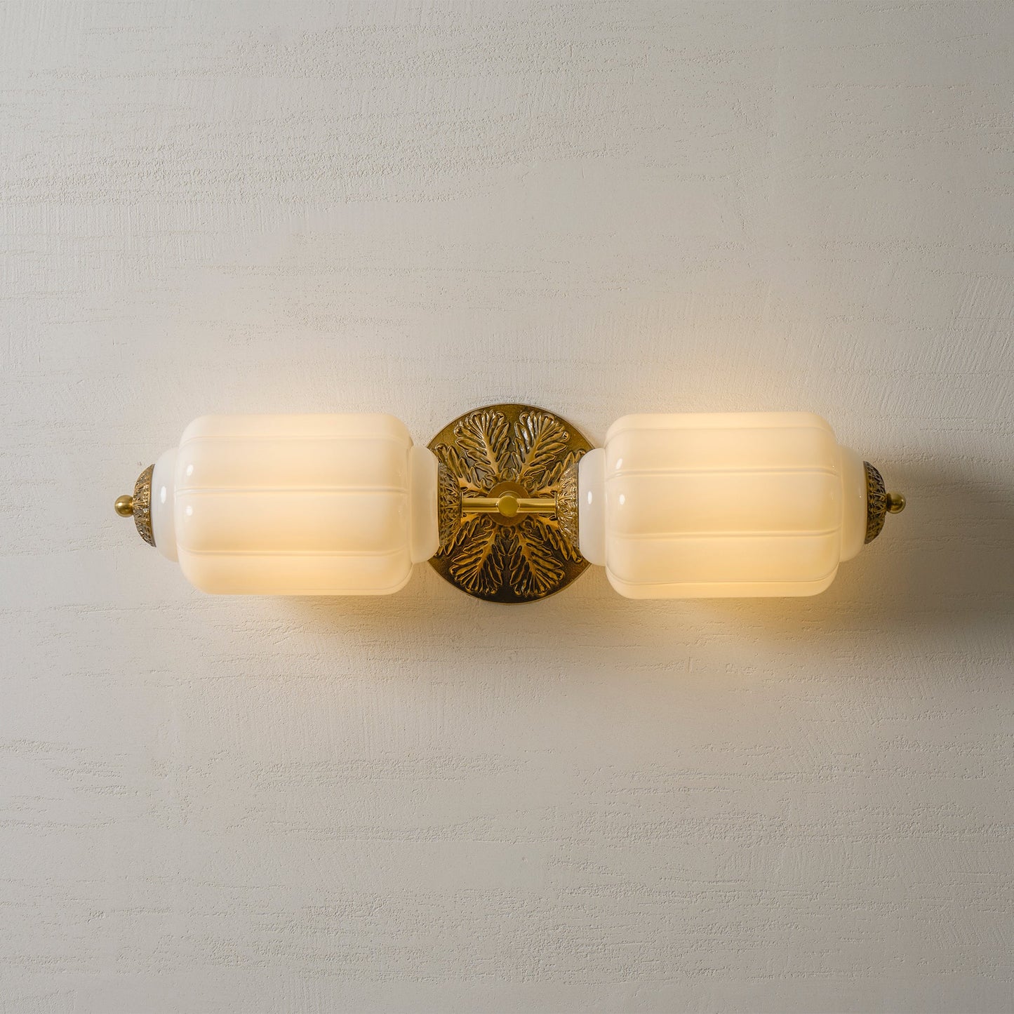 Fluorite Scallop Glass Sconce