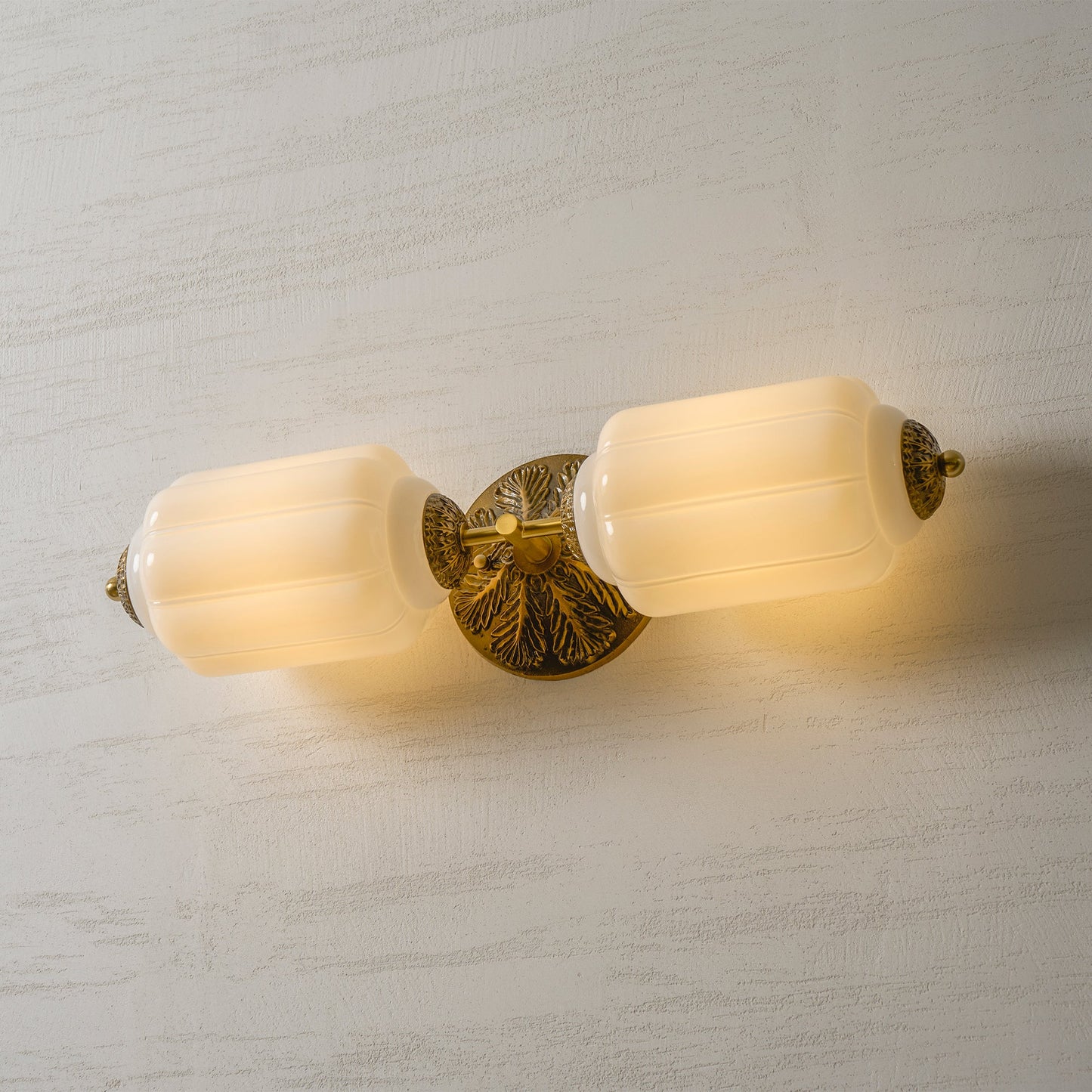 Fluorite Scallop Glass Sconce