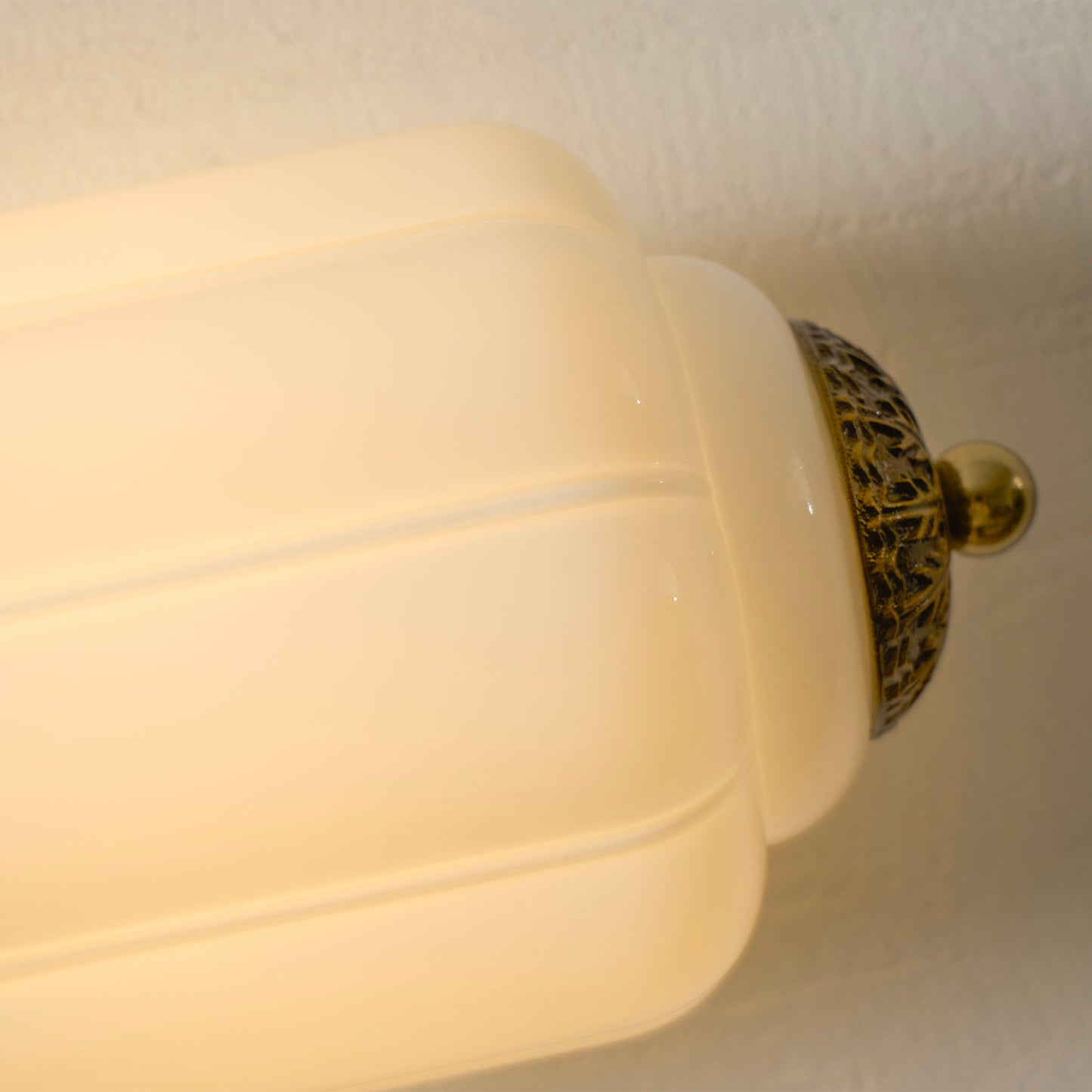 Fluorite Scallop Glass Sconce