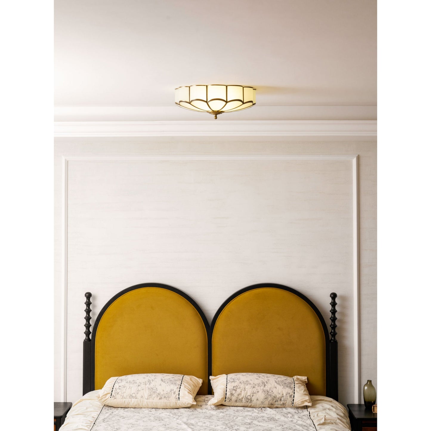 Halo Shape Glass Ceiling Lamp