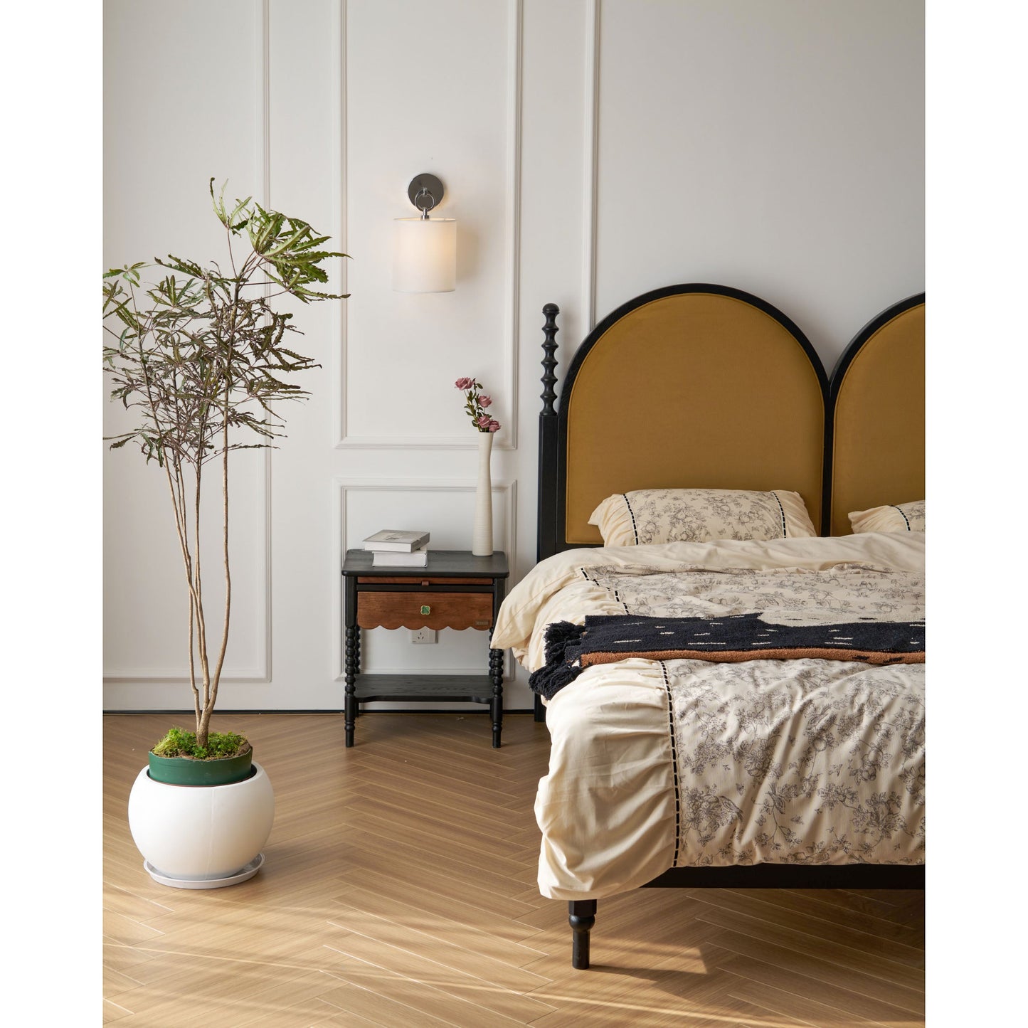Nevara Circle Sconce