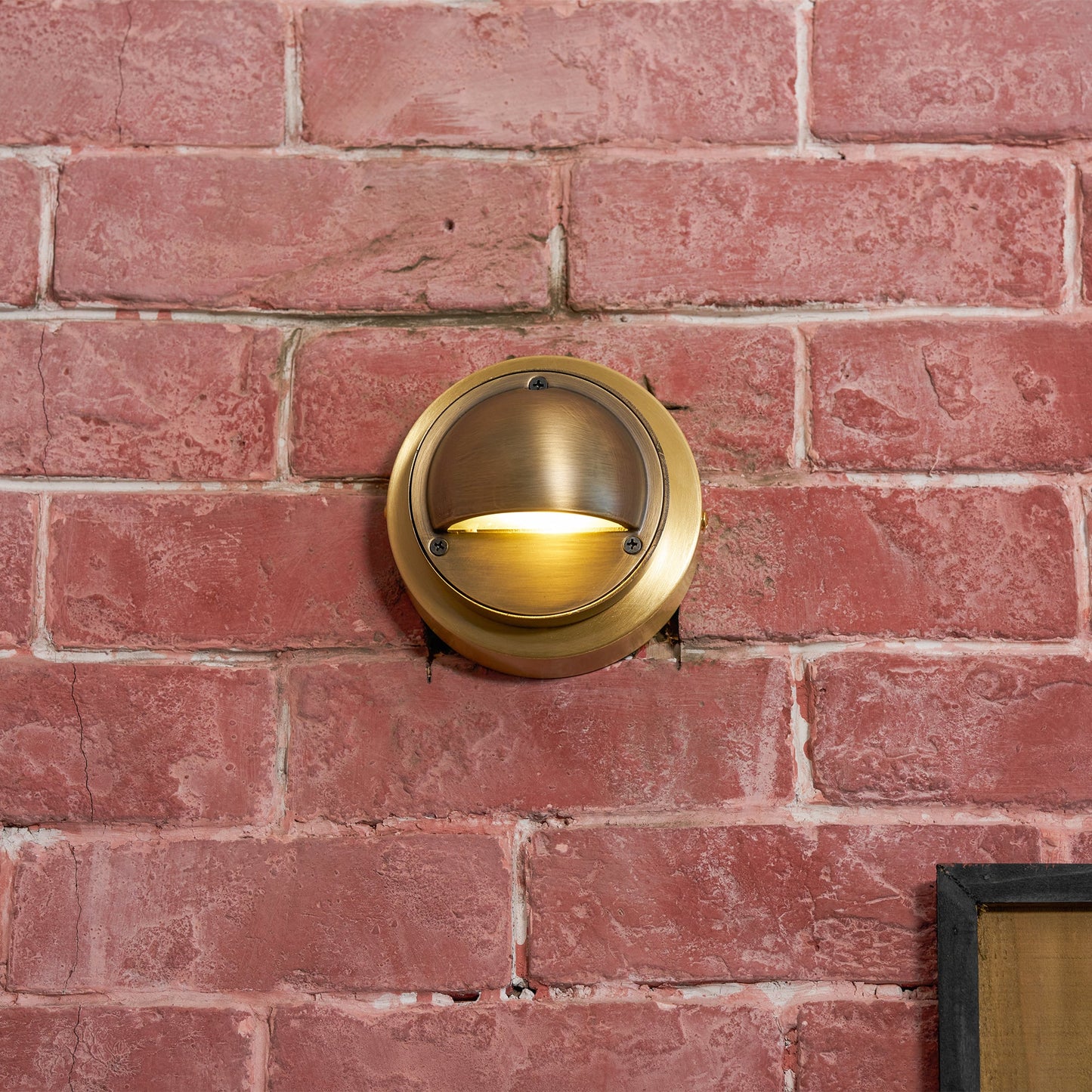 Lumis Wall Lamp