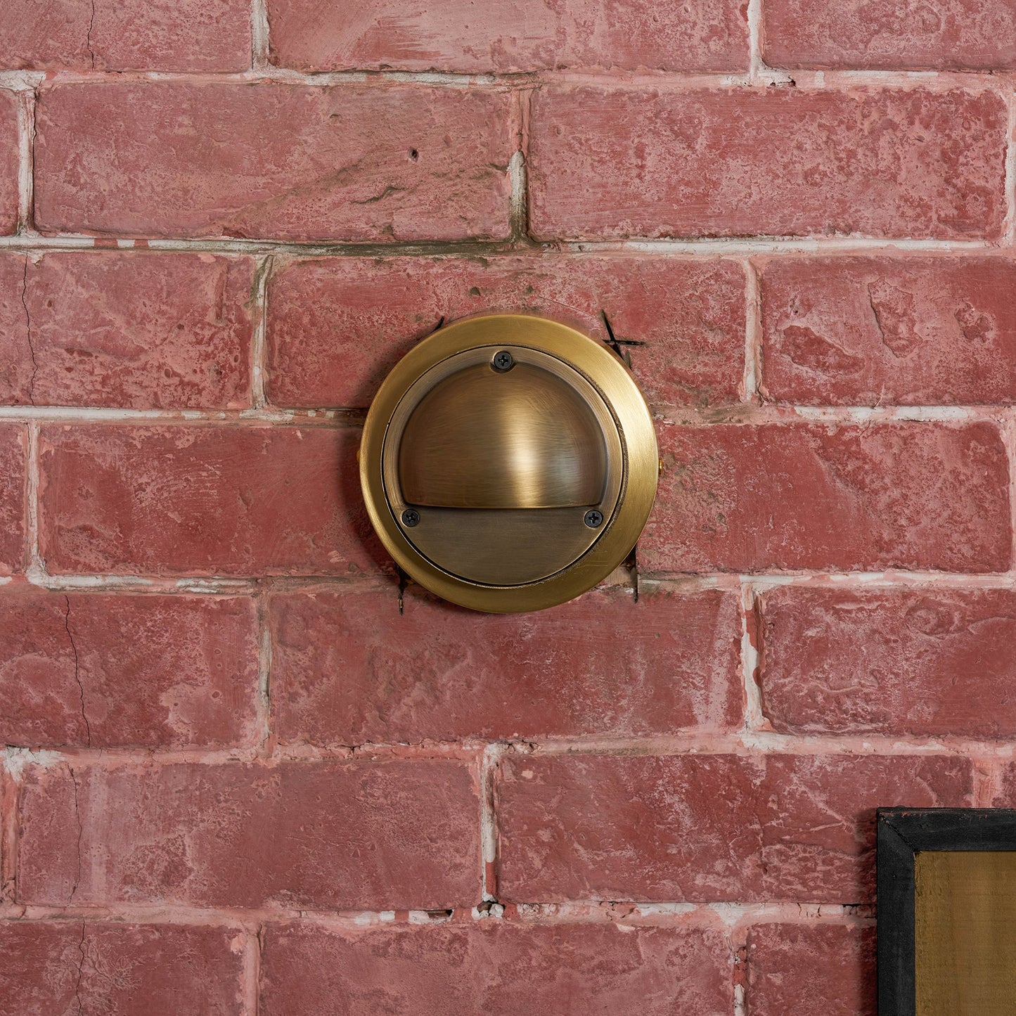 Lumis Wall Lamp