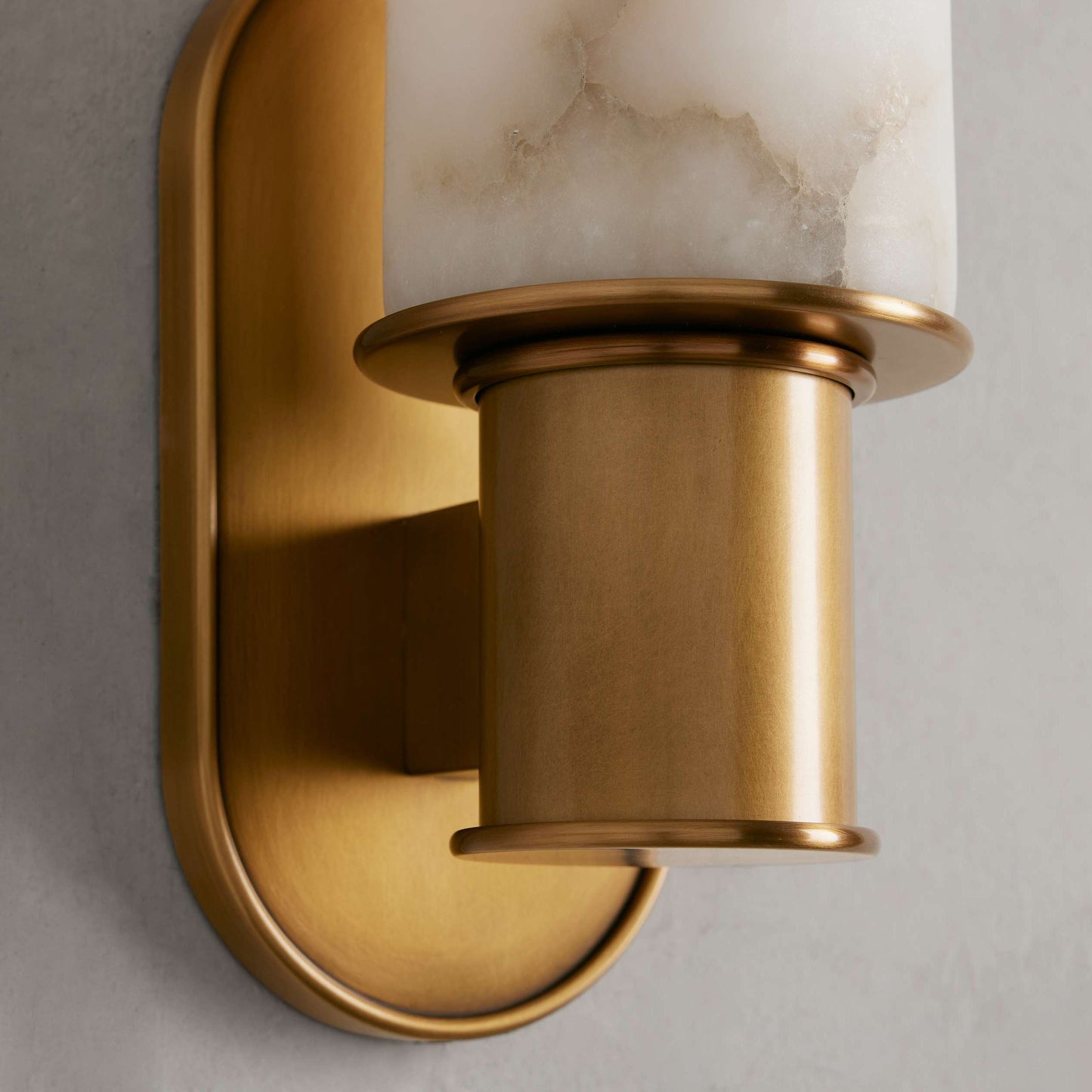 Vesia Vertical Alabaster Sconce