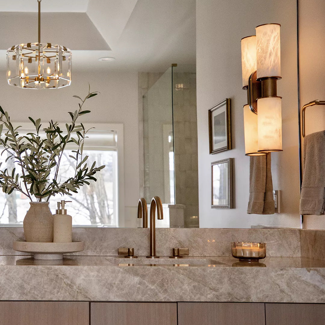 Vesia Vertical Alabaster Sconce