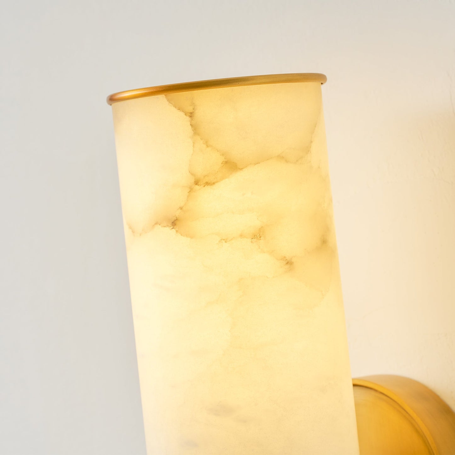 Vesia Vertical Alabaster Sconce