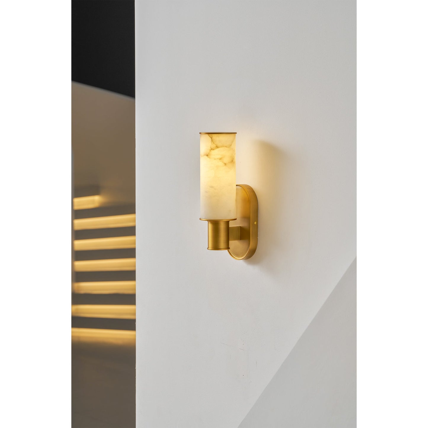 Vesia Vertical Alabaster Sconce