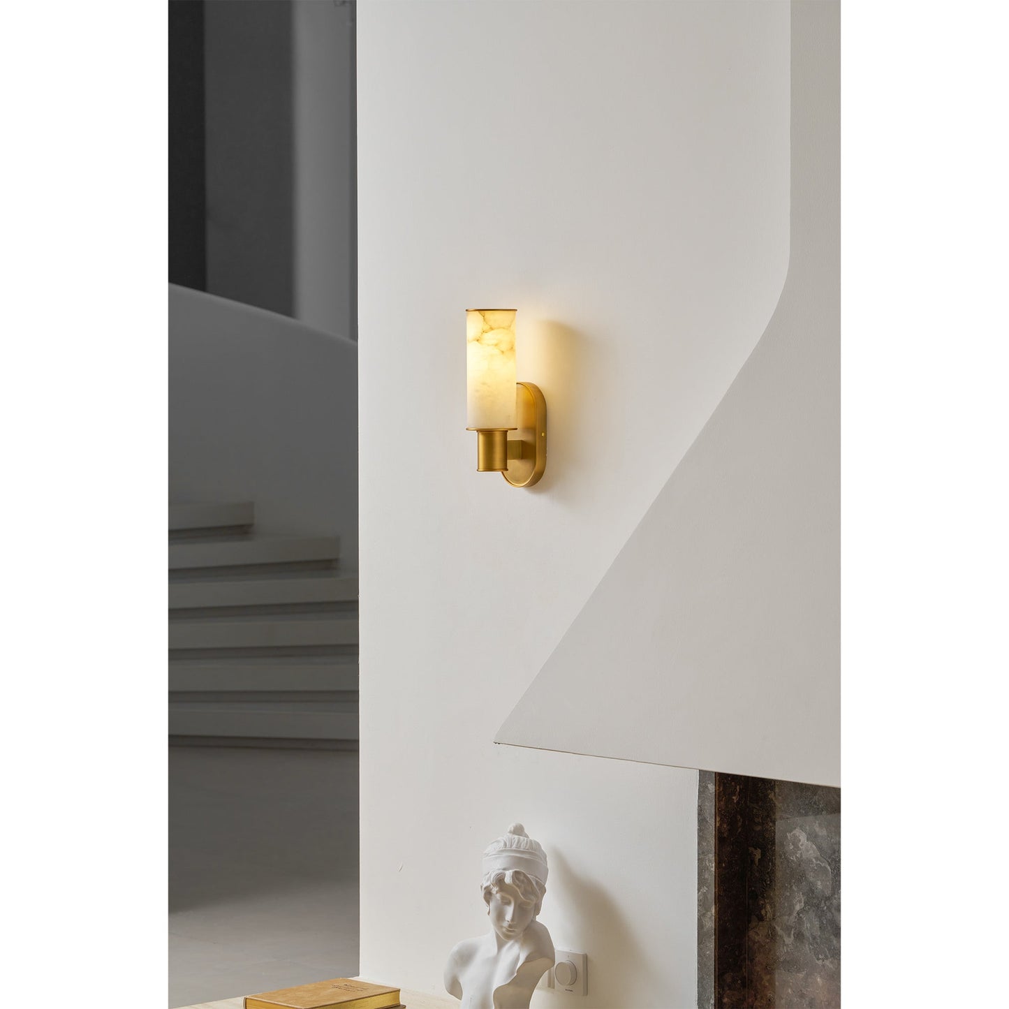 Vesia Vertical Alabaster Sconce