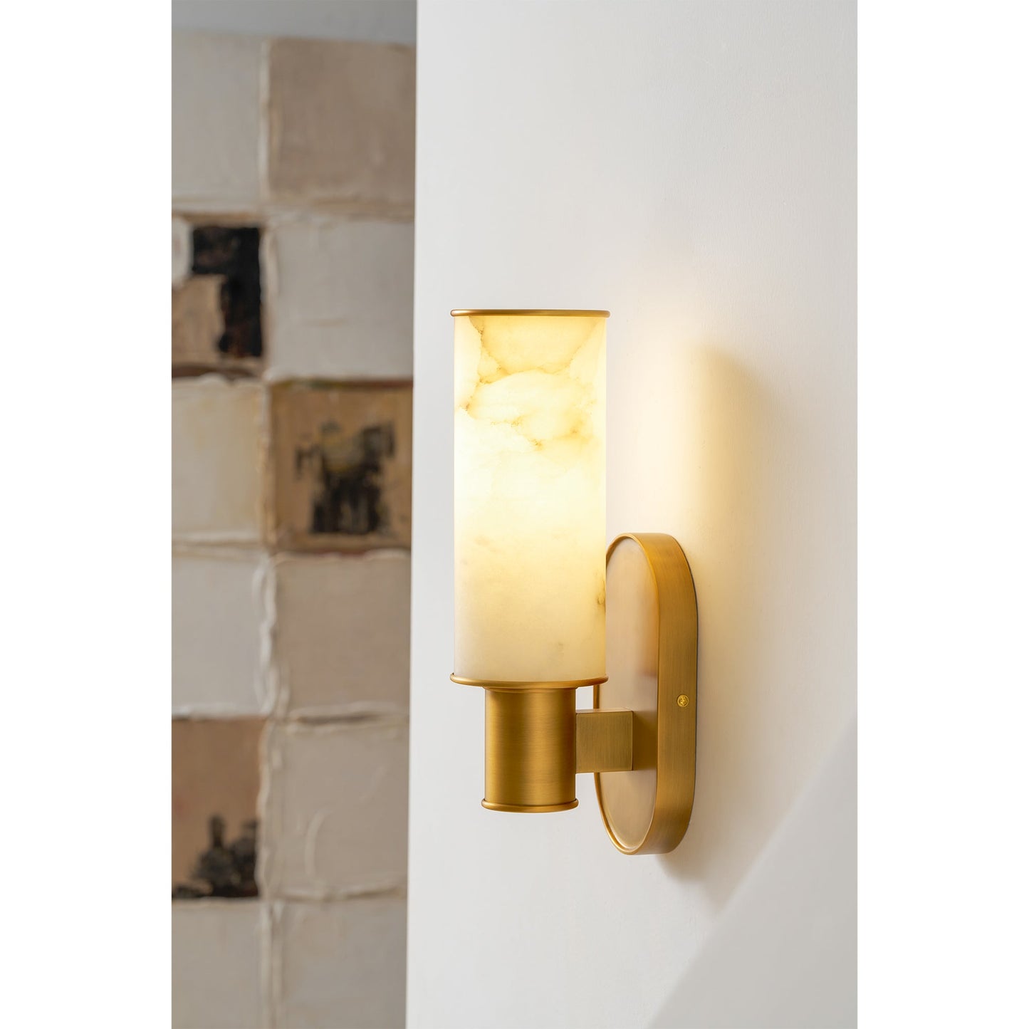 Vesia Vertical Alabaster Sconce