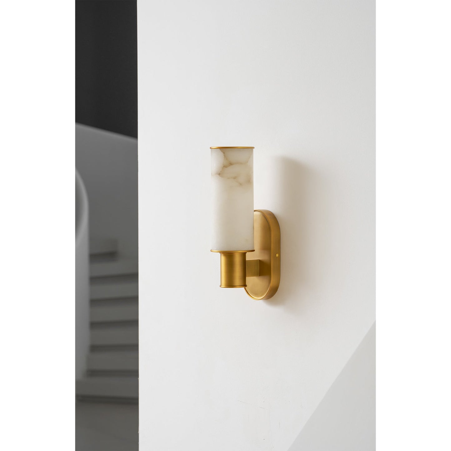 Vesia Vertical Alabaster Sconce