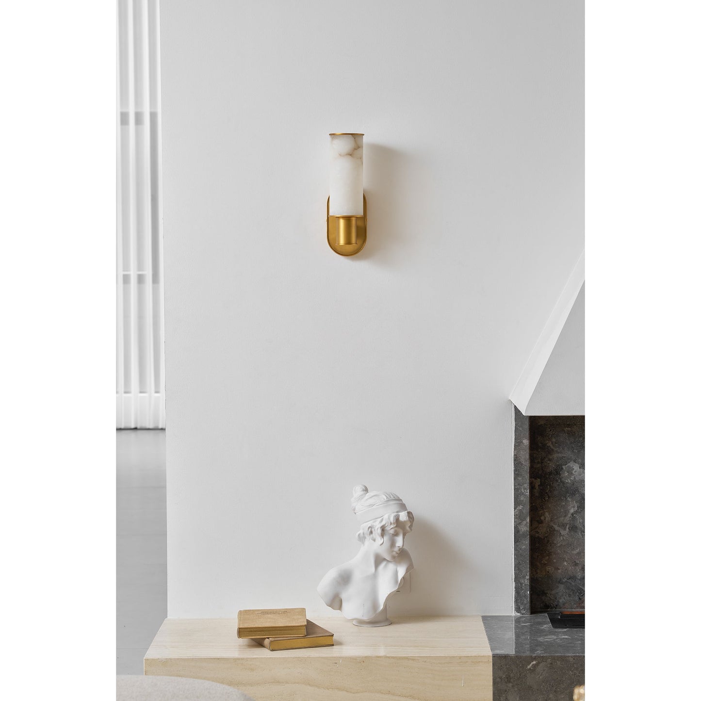 Vesia Vertical Alabaster Sconce