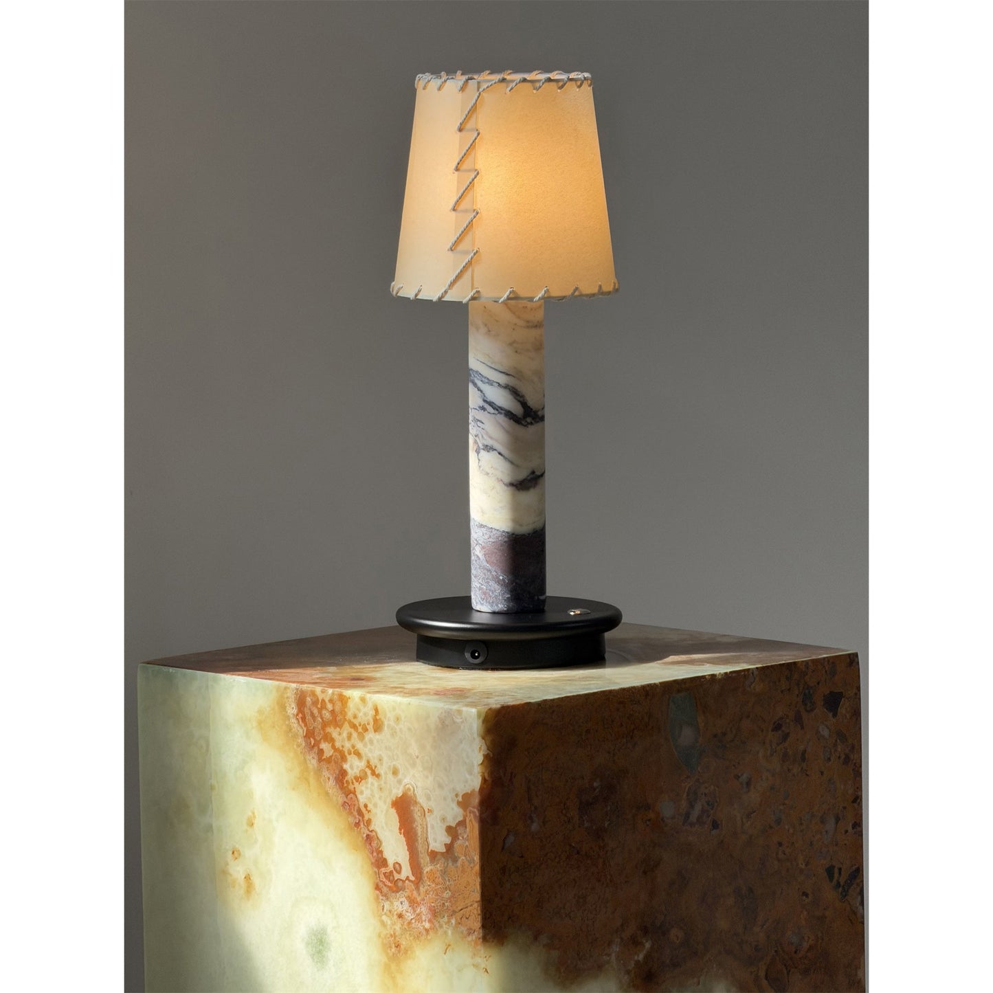 Velia Table Lamp (Built-in Battery)