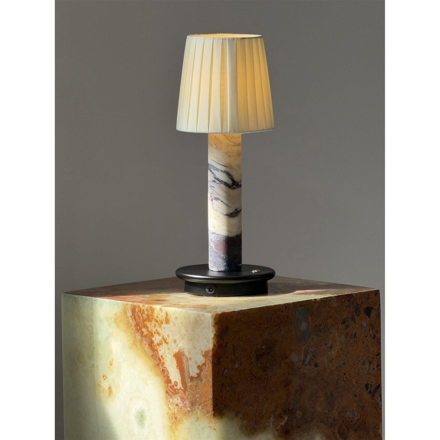 Velia Table Lamp (Built-in Battery)