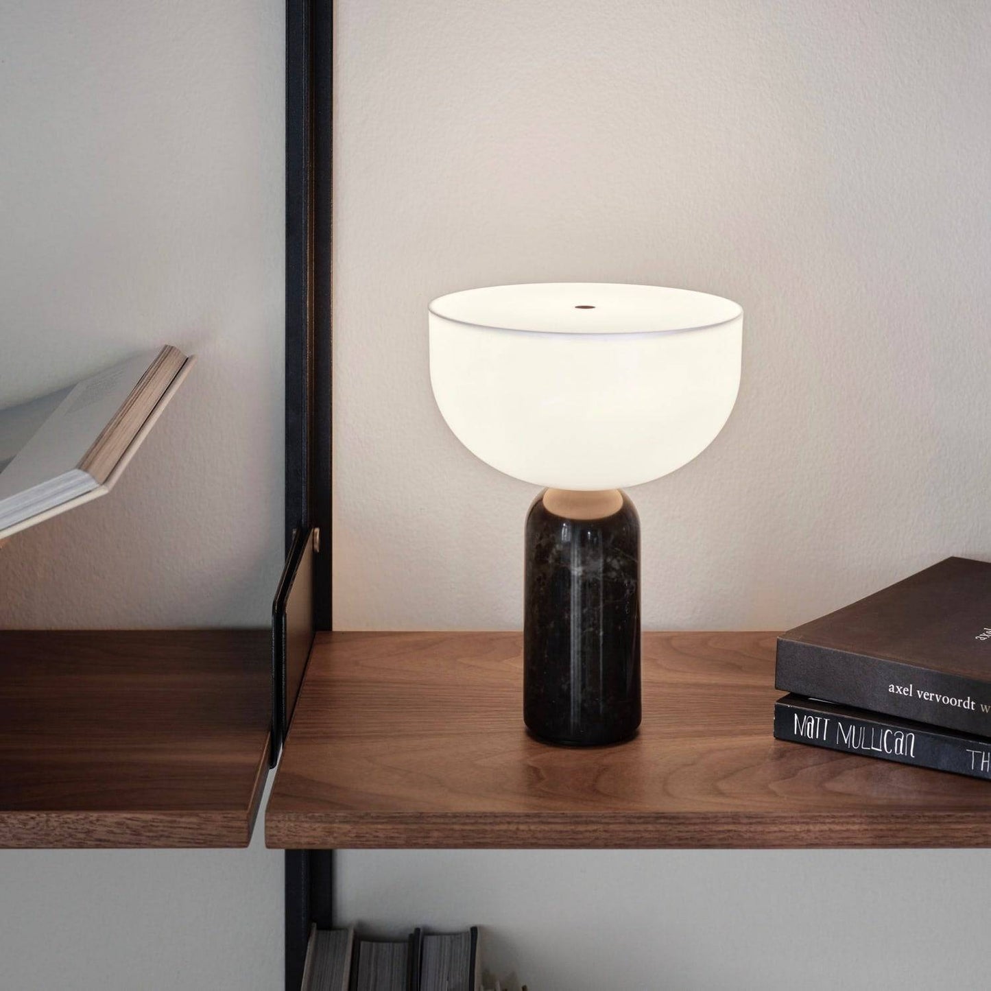 Vesis Table Lamp (built-in battery)