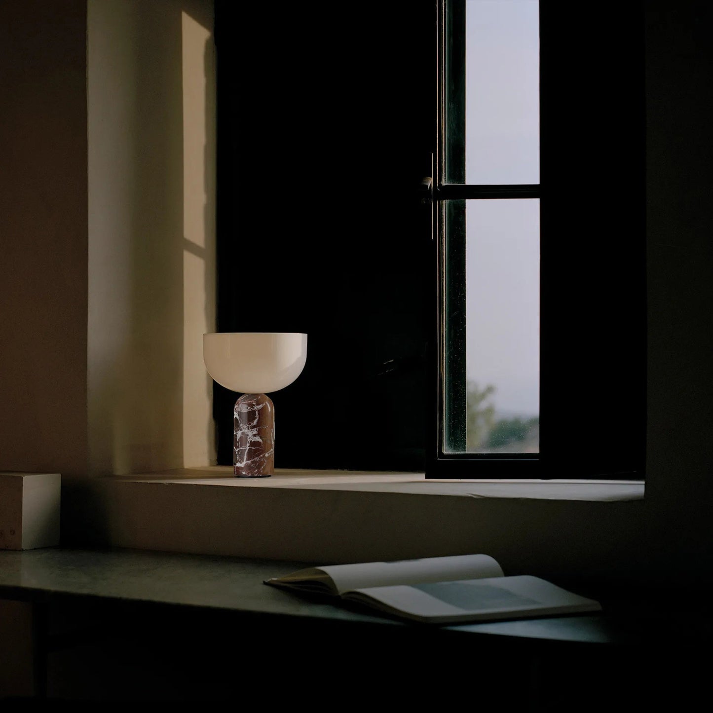 Vesis Table Lamp (built-in battery)