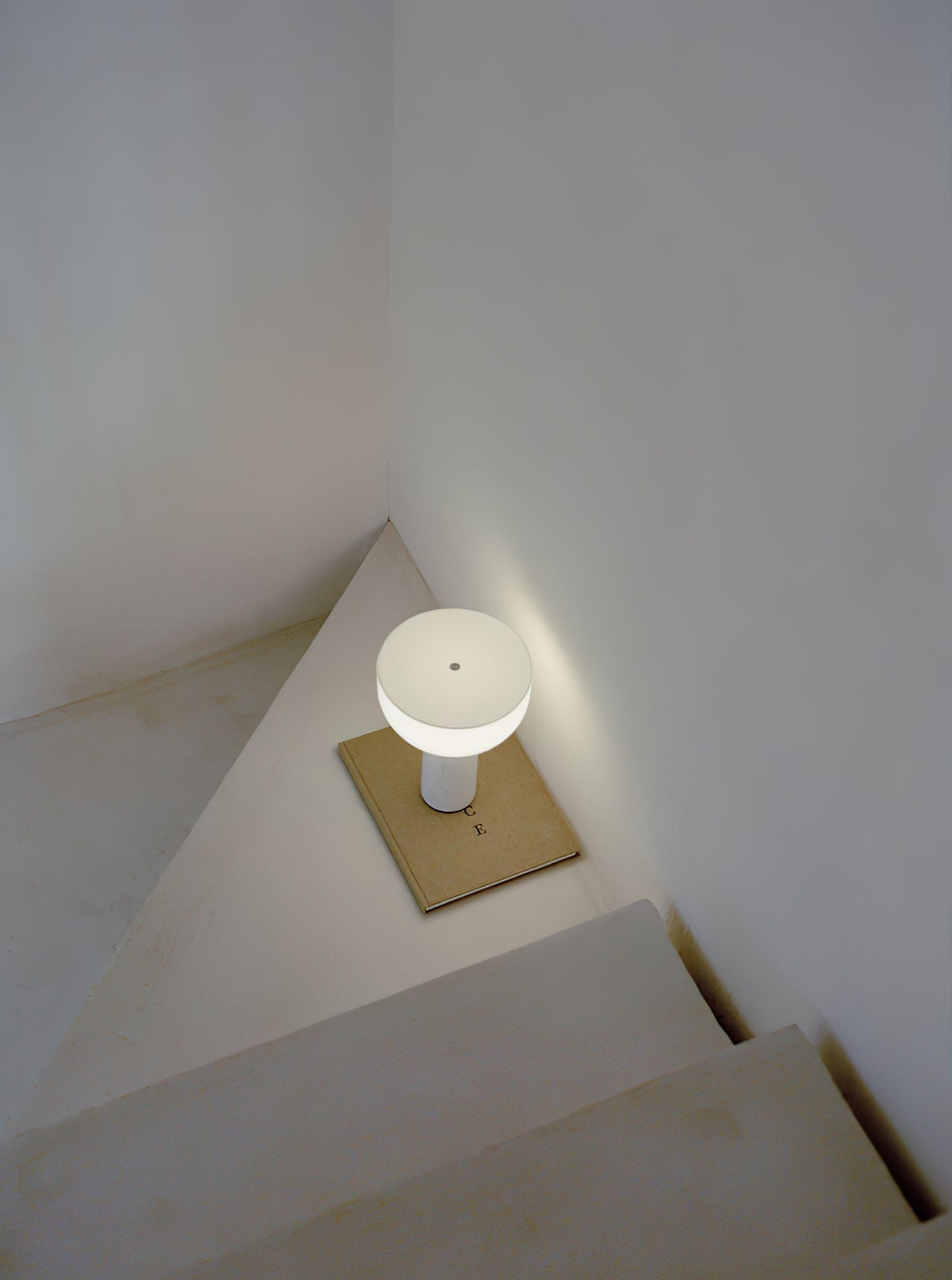 Vesis Table Lamp (built-in battery)