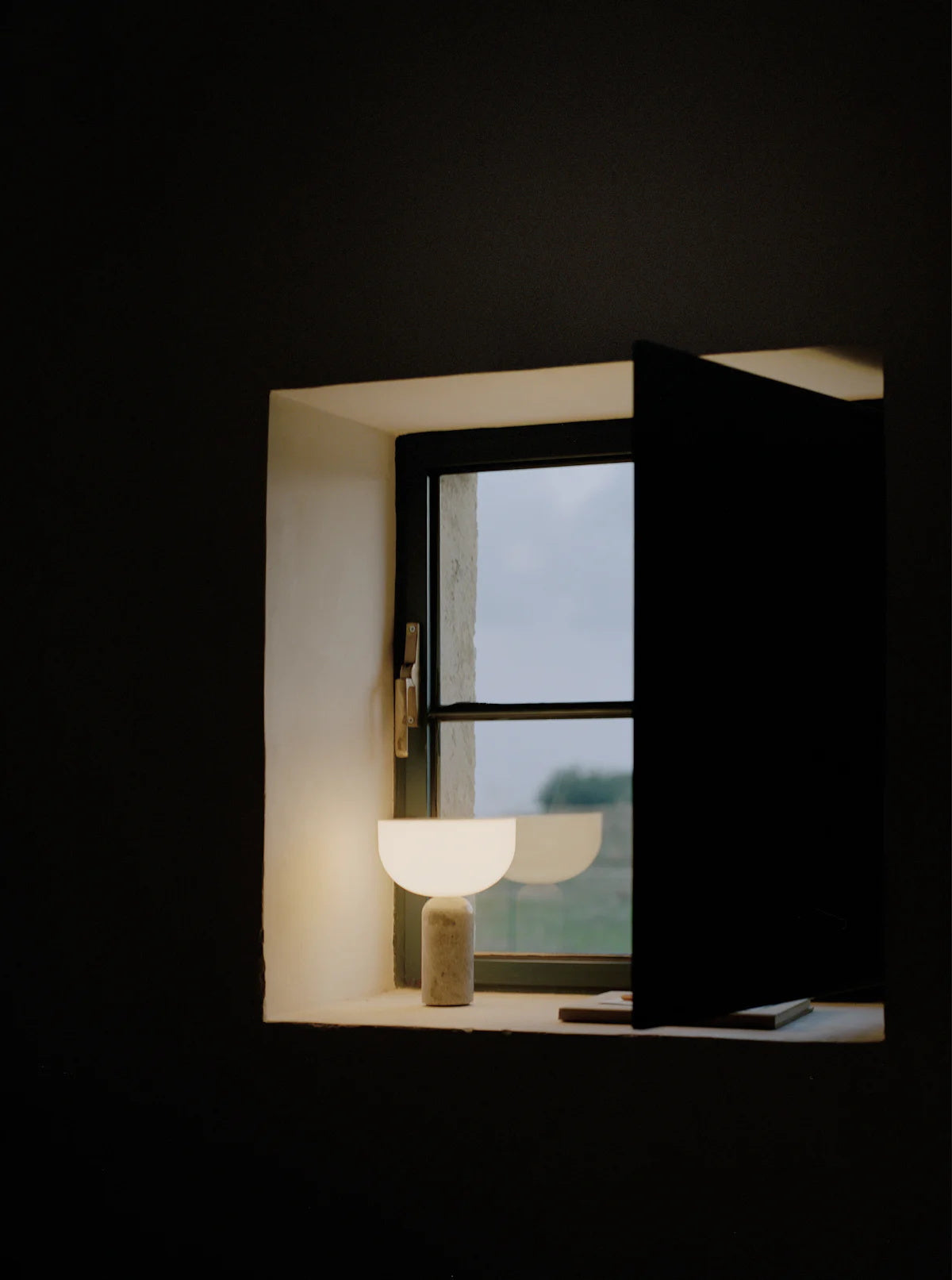 Vesis Table Lamp (built-in battery)