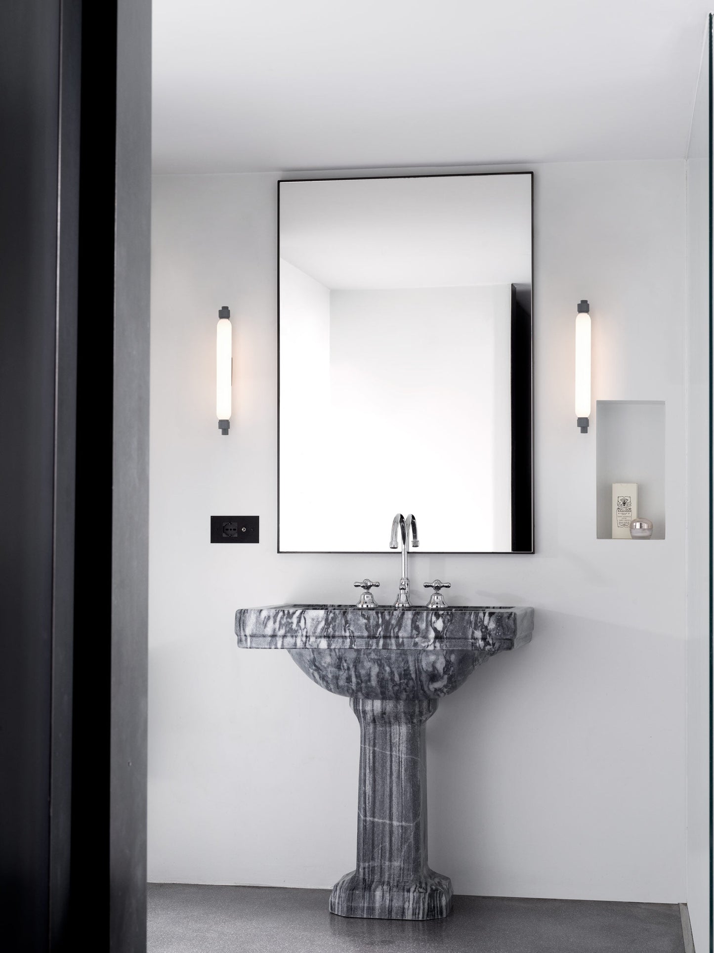 Vesora Roche Wall Lamp
