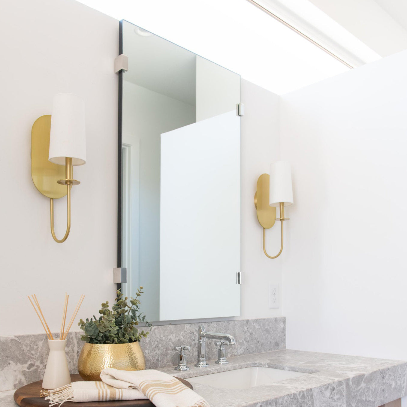 Melo Wall Lamp
