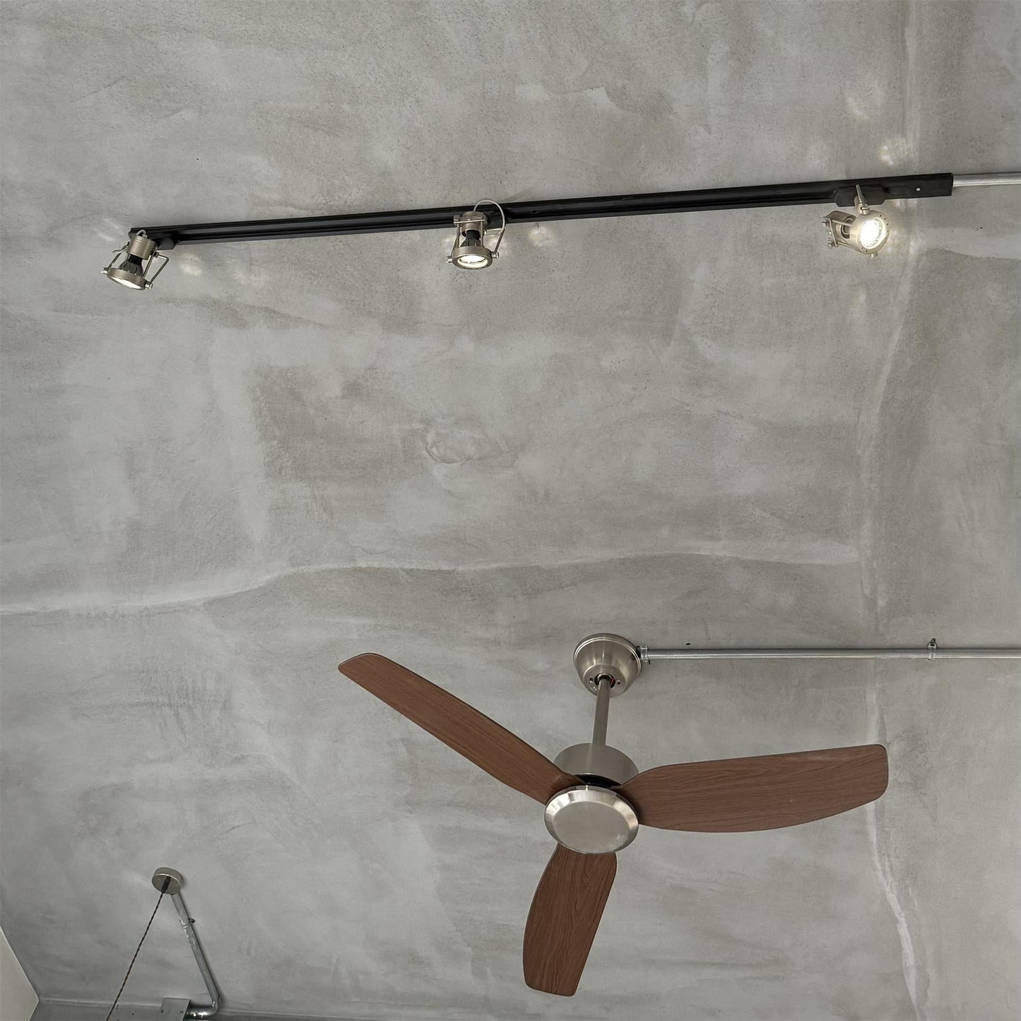Noron Industrial Track Lights