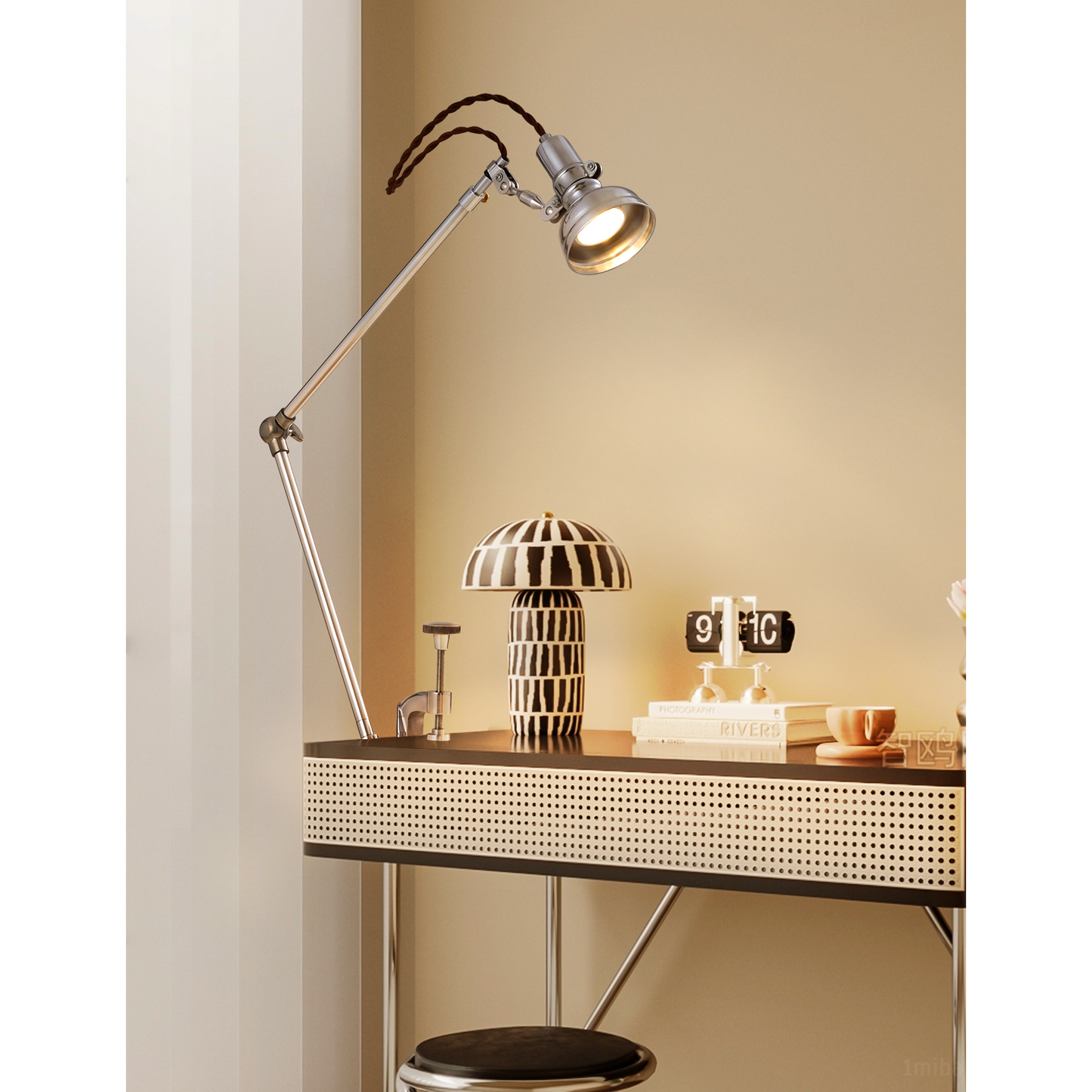 Corola Articulated Table Lamp
