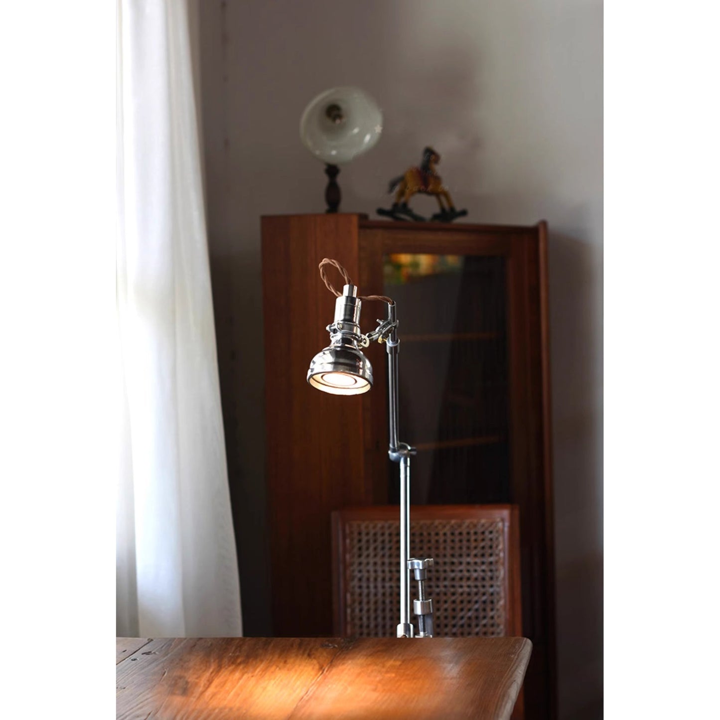 Corola Articulated Table Lamp