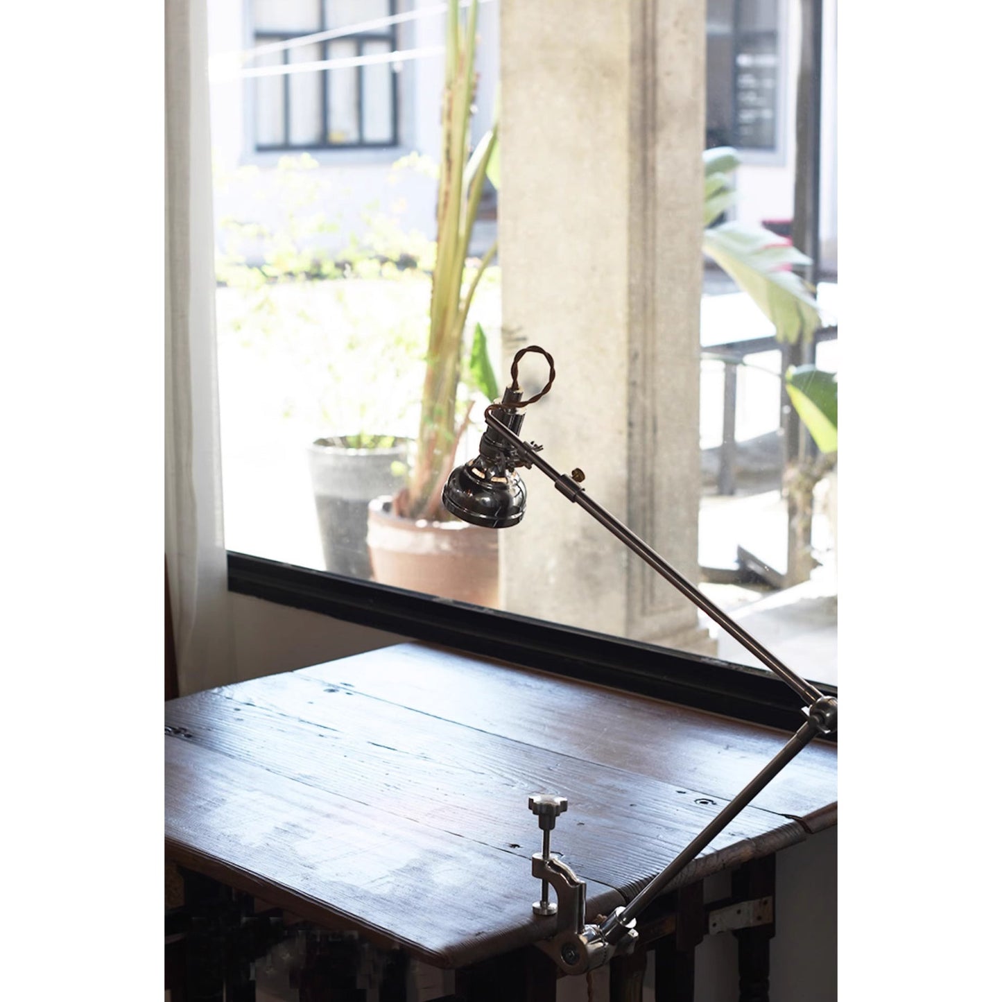 Corola Articulated Table Lamp