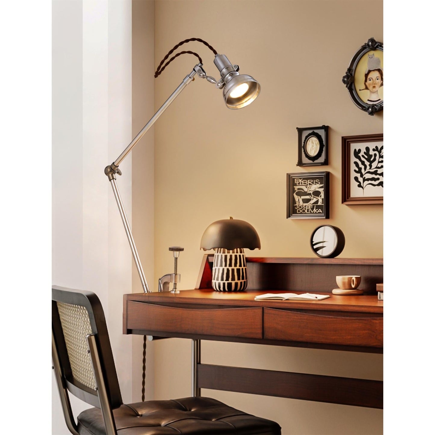Corola Articulated Table Lamp