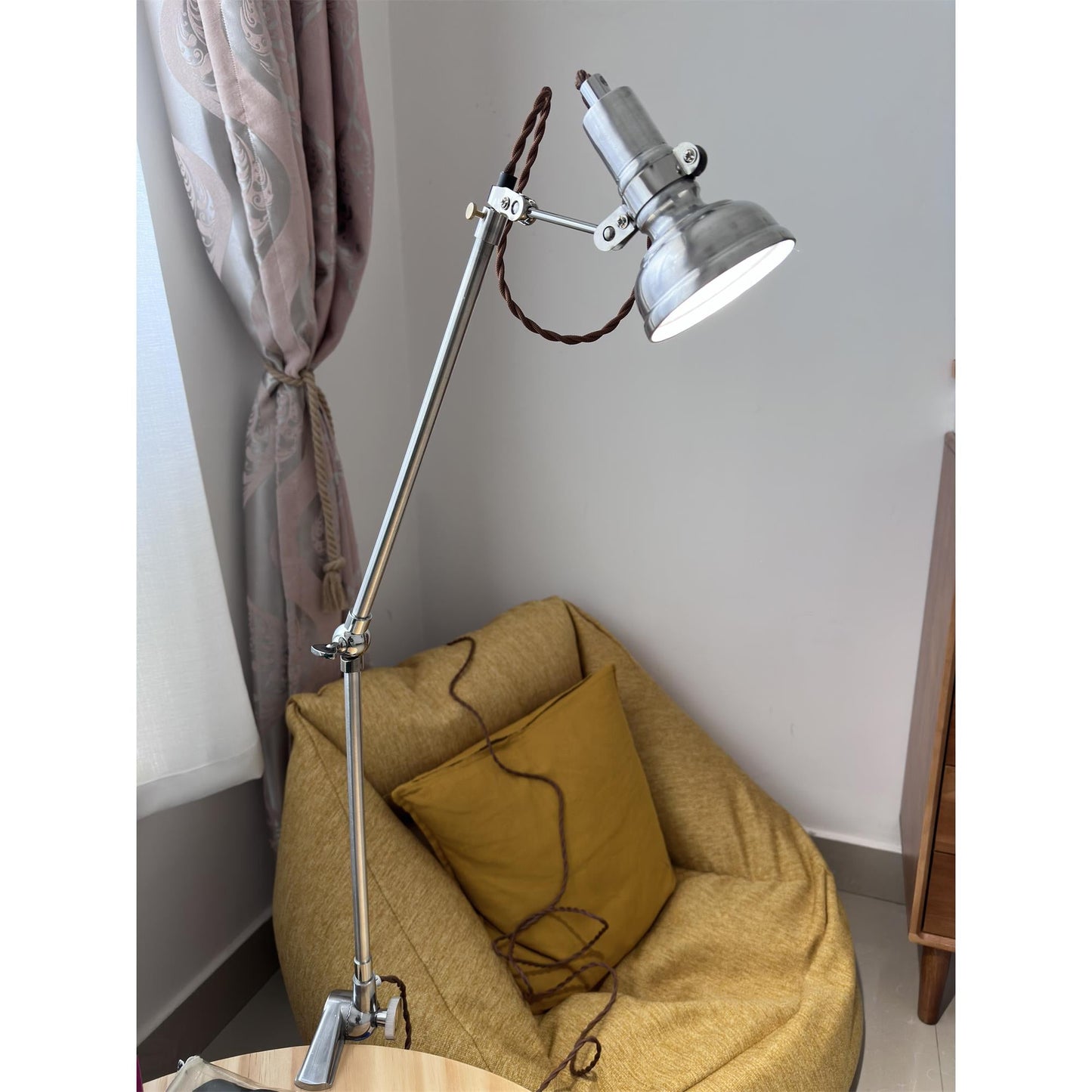 Corola Articulated Table Lamp