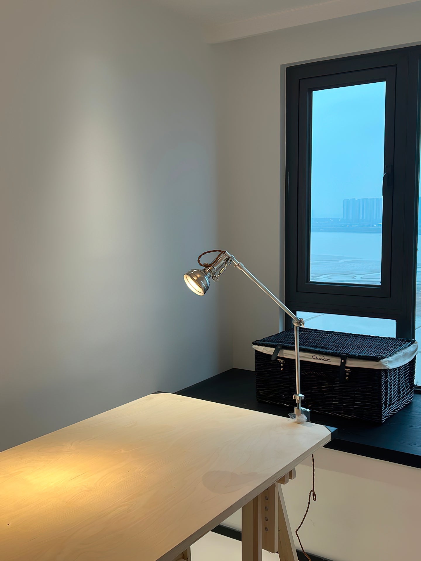 Corola Articulated Table Lamp