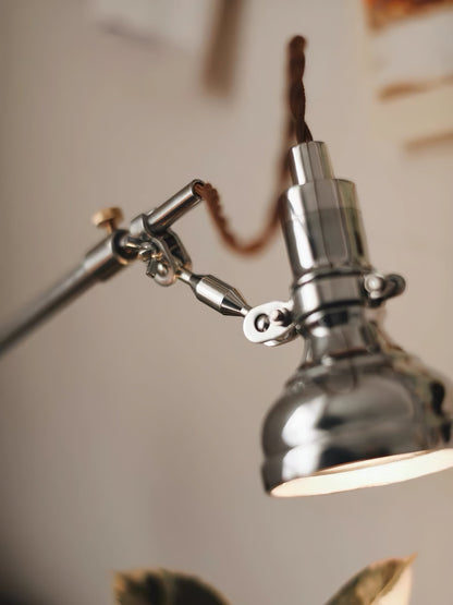 Corola Articulated Table Lamp