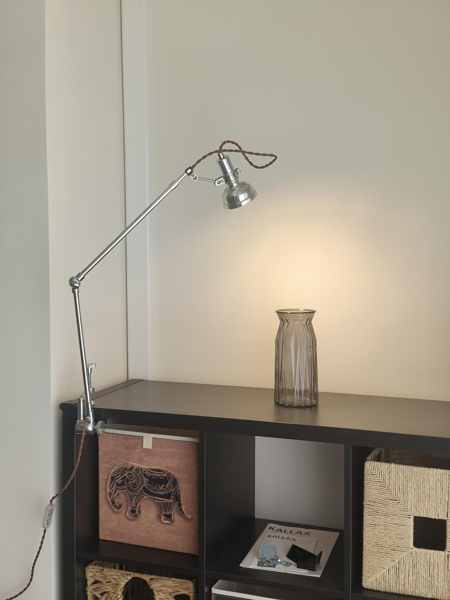 Corola Articulated Table Lamp