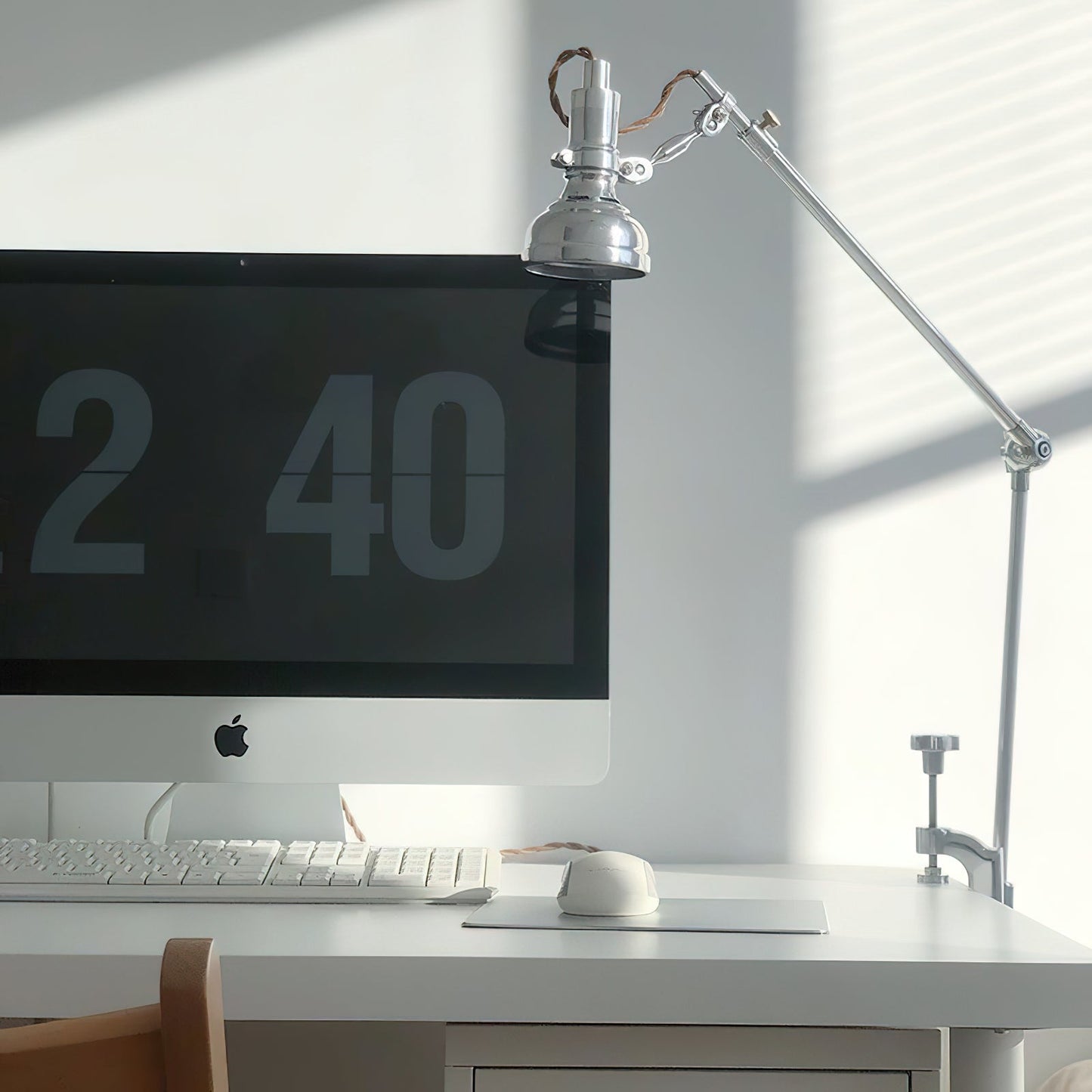 Corola Articulated Table Lamp