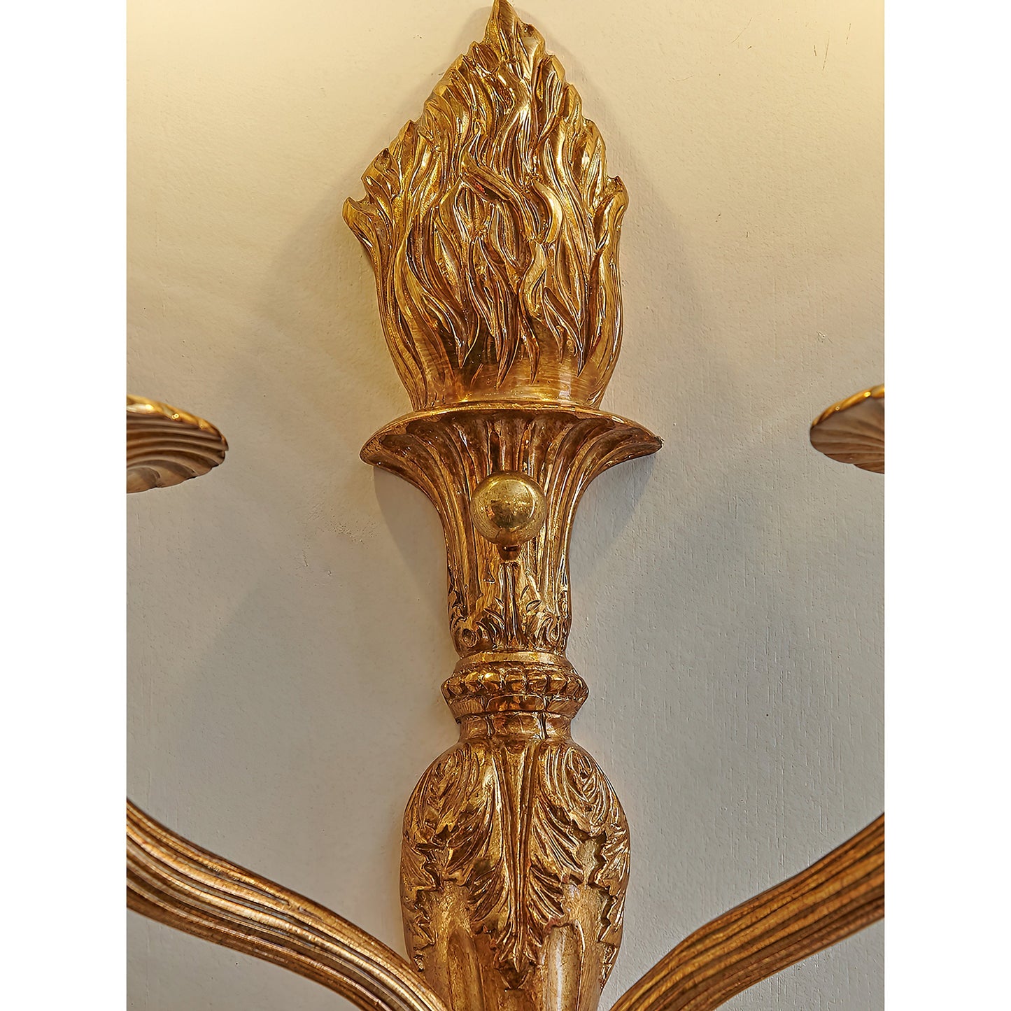 Velola Brass Wall Lamp