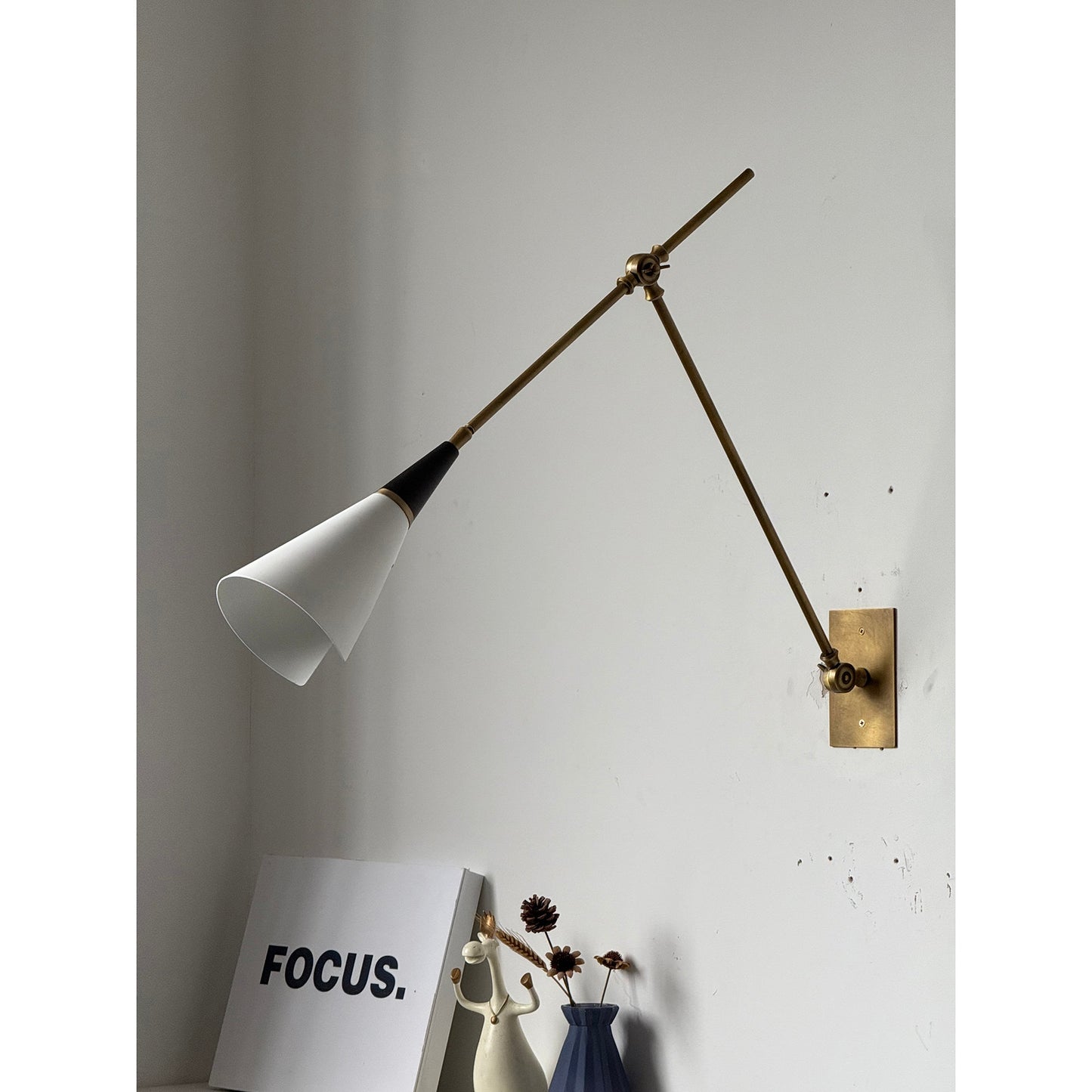 Nevola Wall Lamp