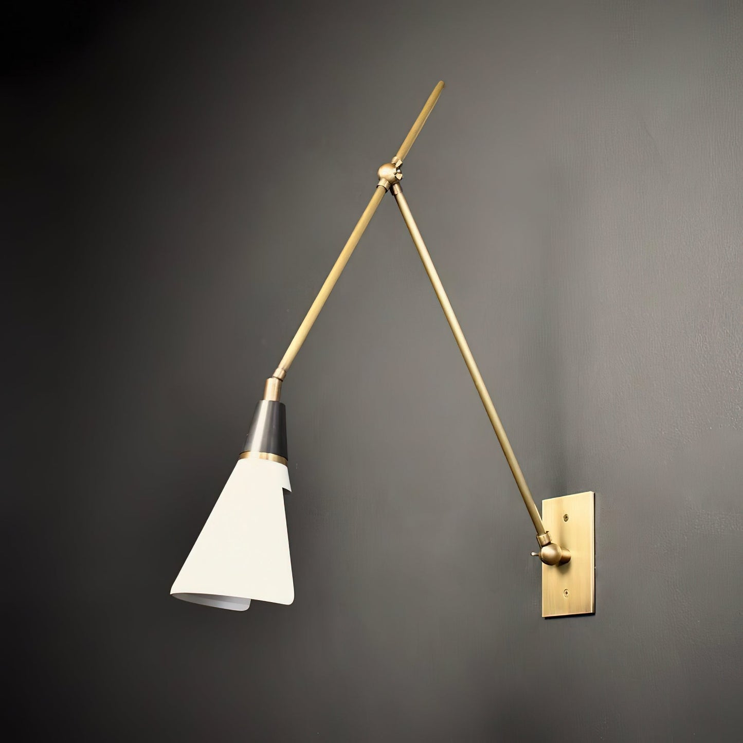 Nevola Wall Lamp