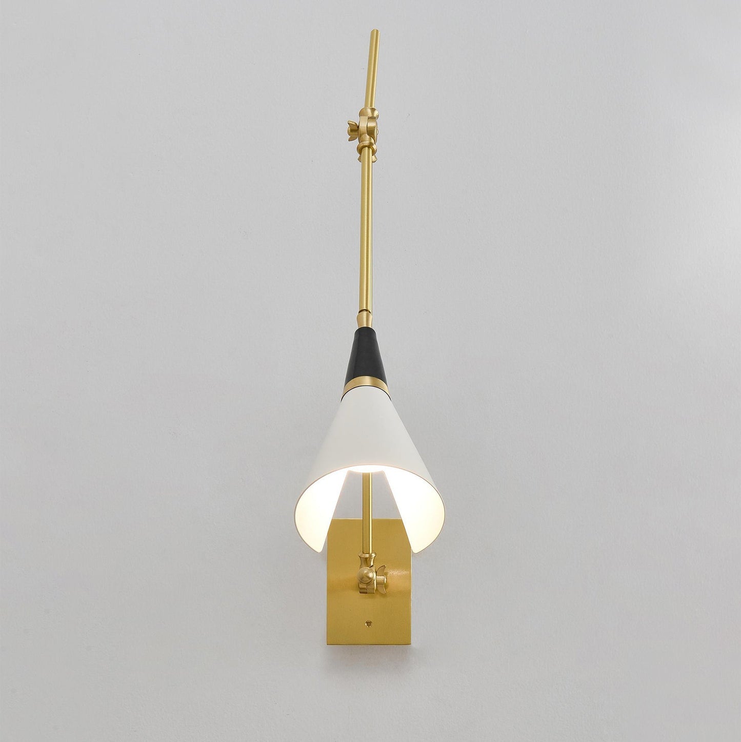 Nevola Wall Lamp