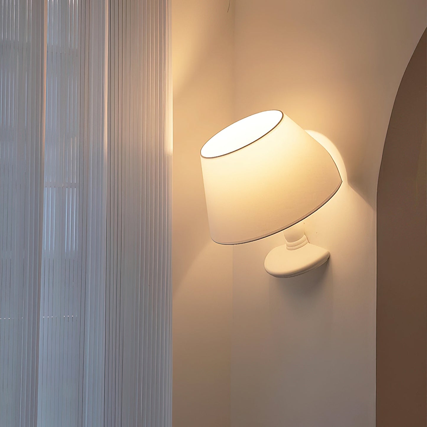 Mara Wall Lamp