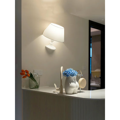 Mara Wall Lamp