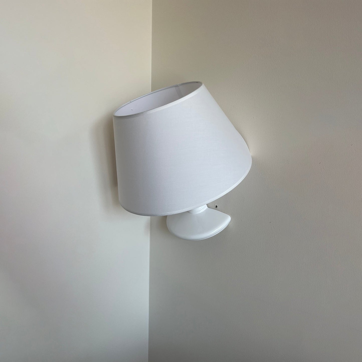 Mara Wall Lamp