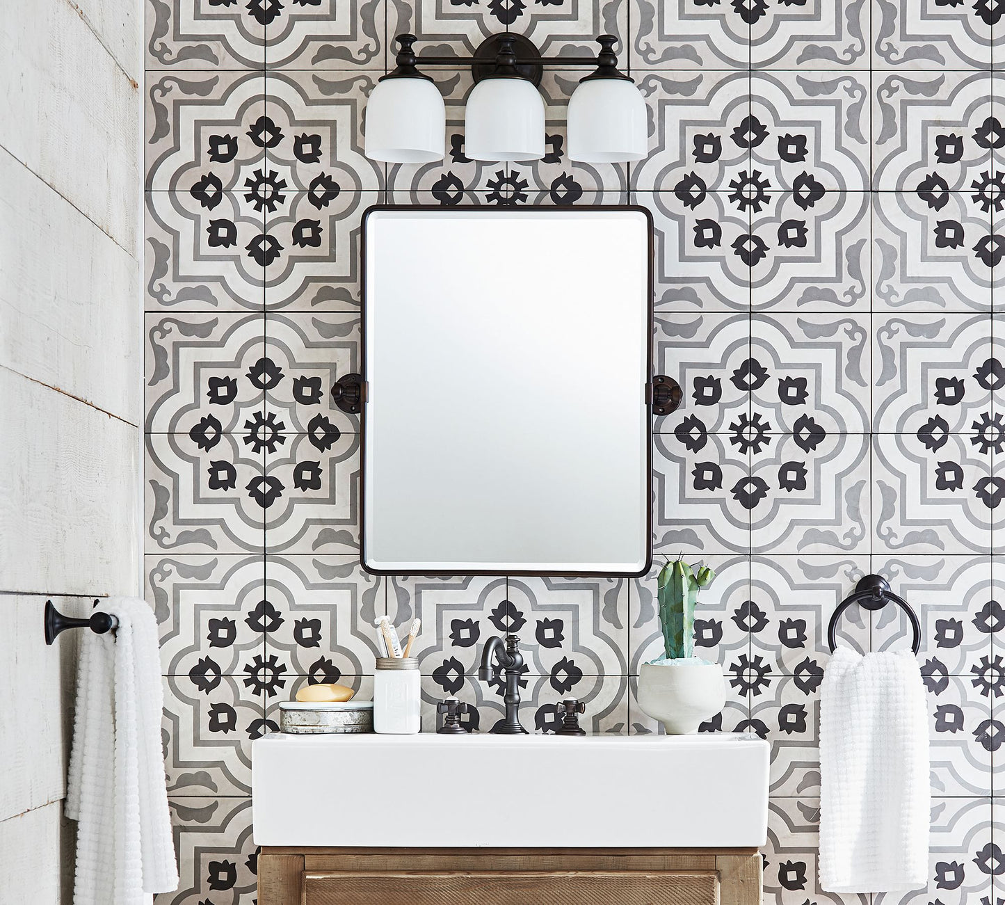 Daphne Short Arm Sconce