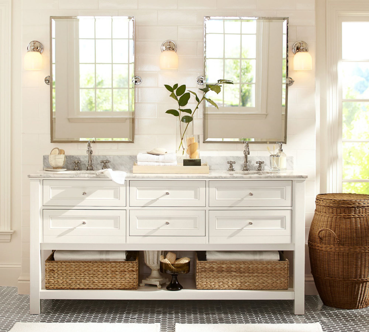 Daphne Short Arm Sconce