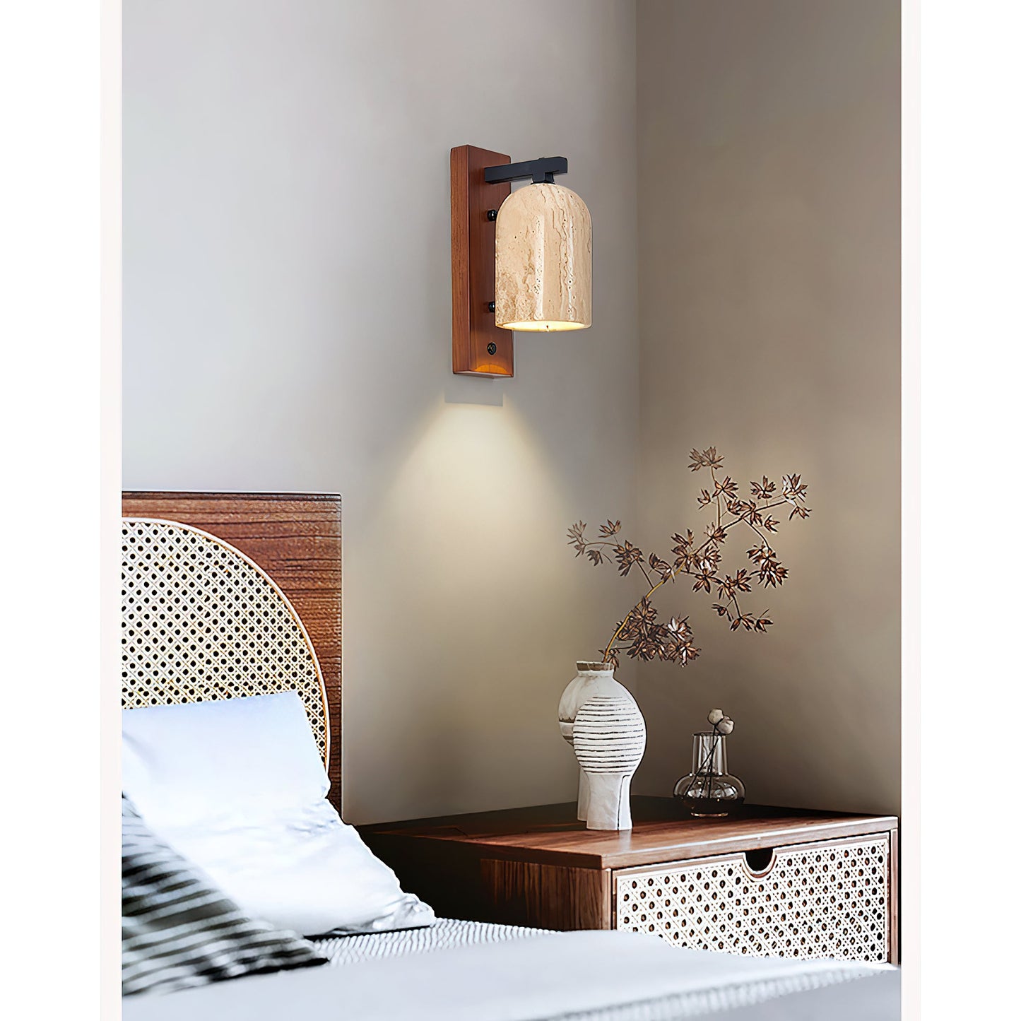 Nevique Wall Lamp