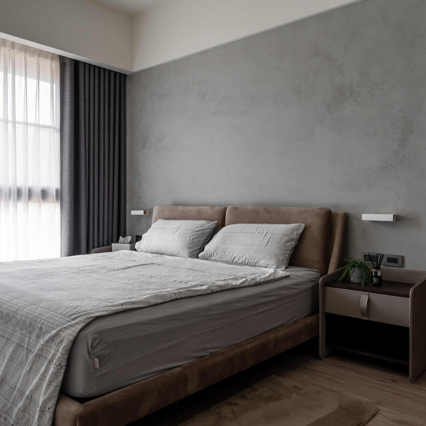 Halique Rotating Wall Lamp