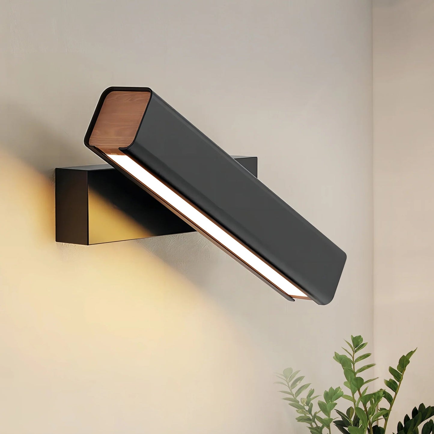 Halique Rotating Wall Lamp