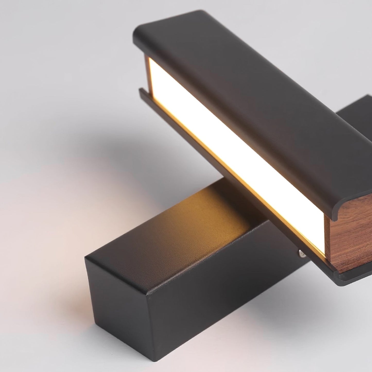 Halique Rotating Wall Lamp