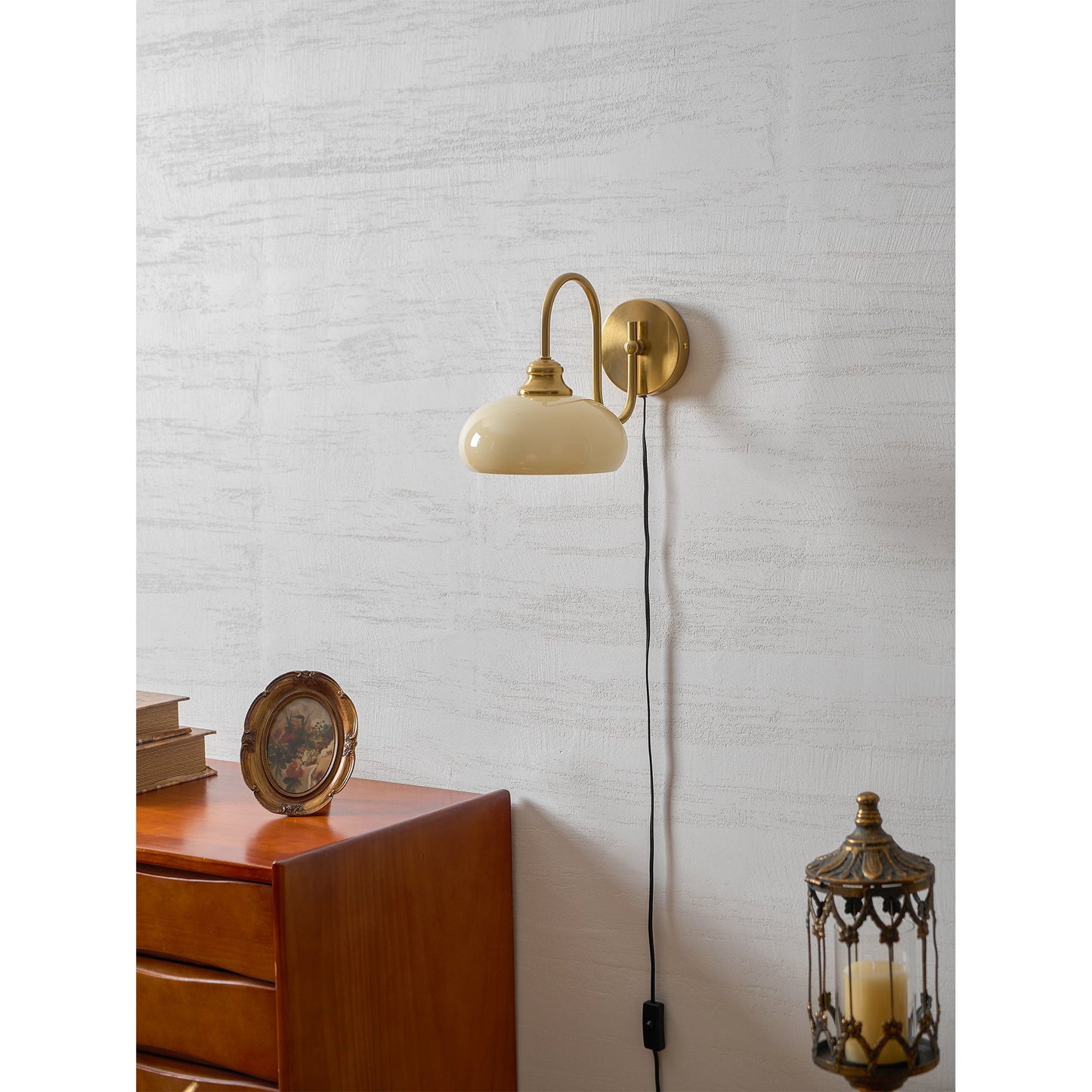 Vionor Glass Plug-in Wall Lamp