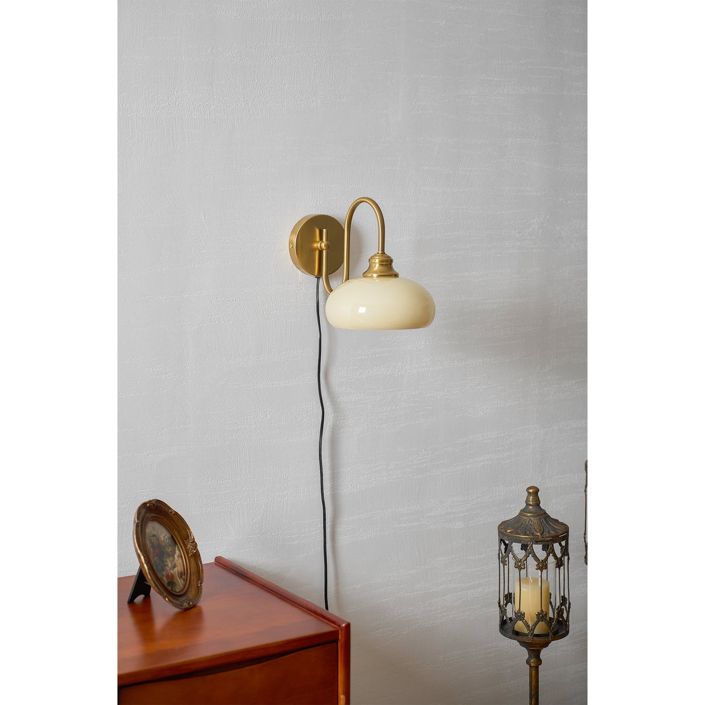 Vionor Glass Plug-in Wall Lamp
