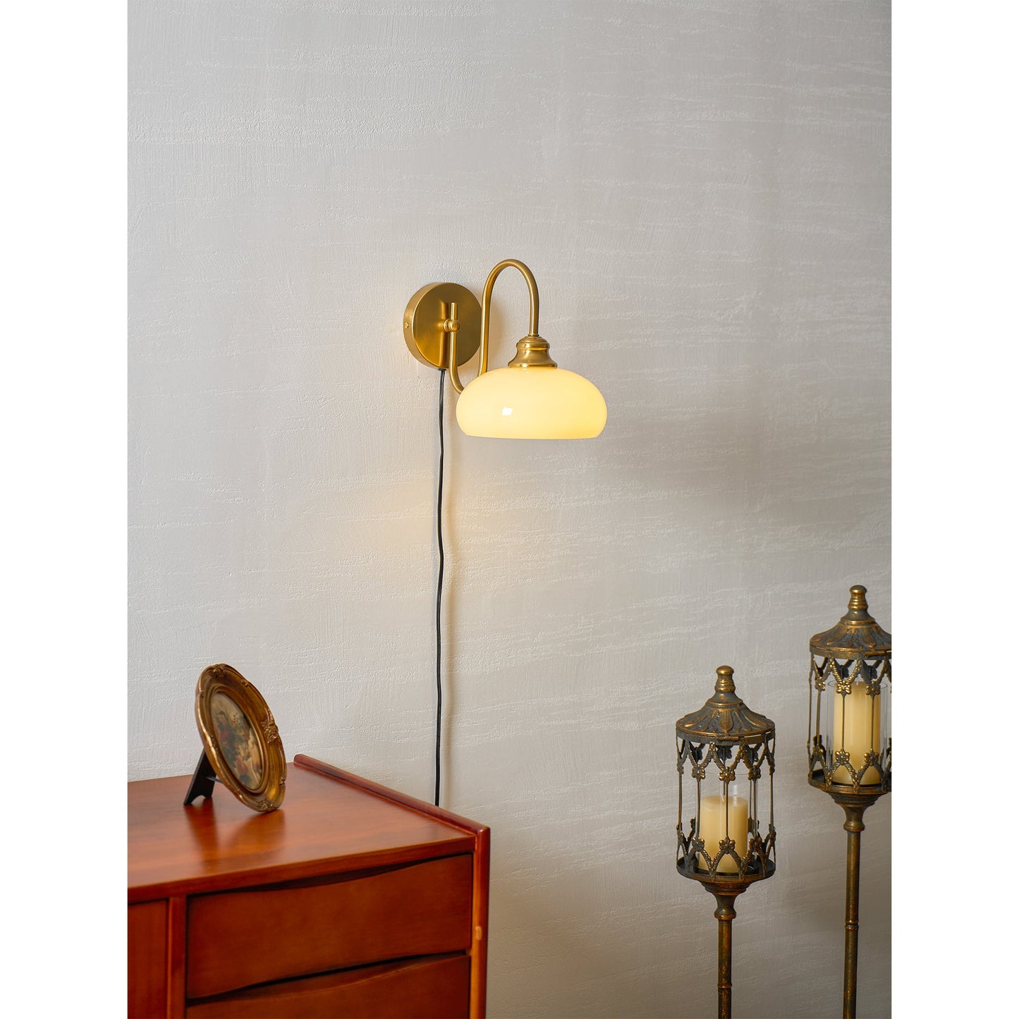 Vionor Glass Plug-in Wall Lamp