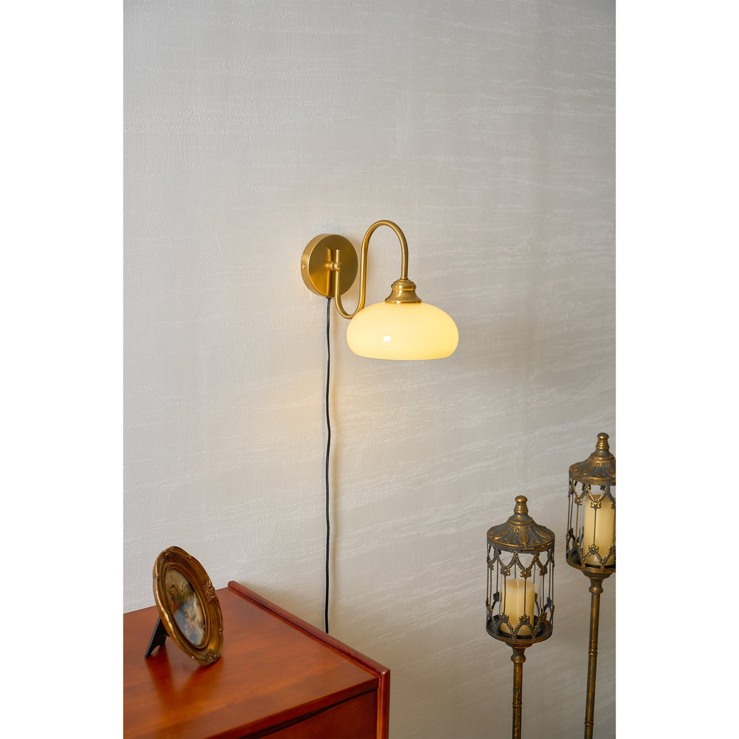 Vionor Glass Plug-in Wall Lamp